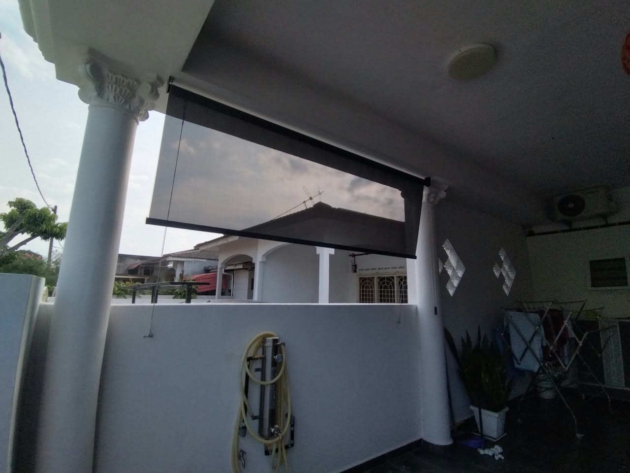OUTDOOR ROLLER BLIND
